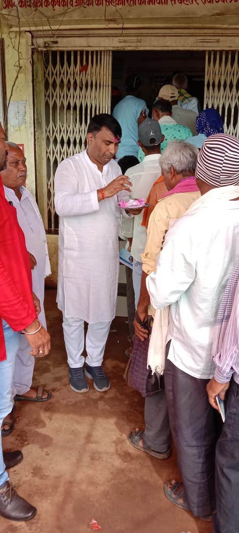 किसान ही अर्थव्यवस्था का आधार- महेन्द्र किसान ही अर्थव्यवस्था का आधार- महेन्द्र