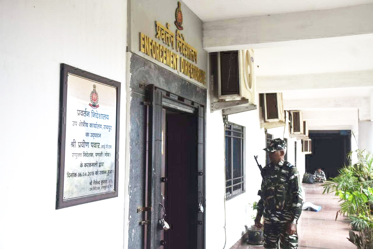 एक पूर्व निगमायुक्त को भी घेरे में लिया ईडी ने एक पूर्व निगमायुक्त को भी घेरे में लिया ईडी ने