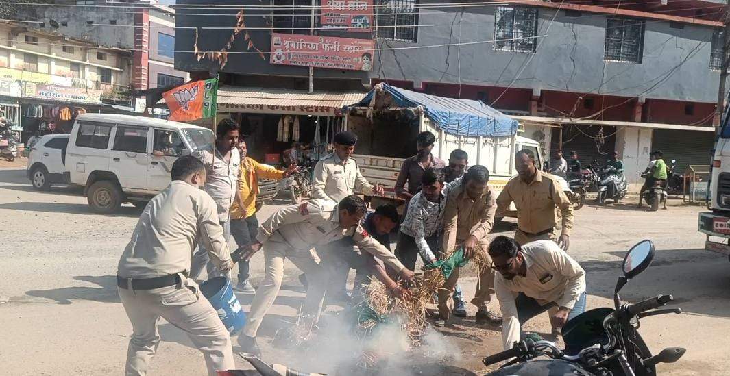 मुख्यमंत्री का पुतला दहन