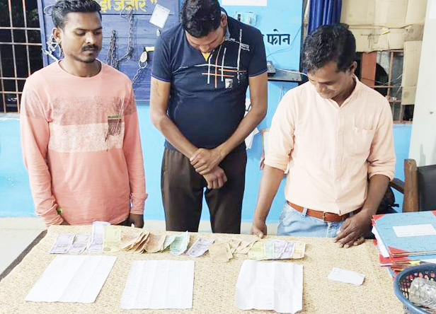 सट्टा-पट्टी व अवैध शराब के मामले में 5 आरोपियों पर कार्रवाई सट्टा-पट्टी व अवैध शराब के मामले में 5 आरोपियों पर कार्रवाई