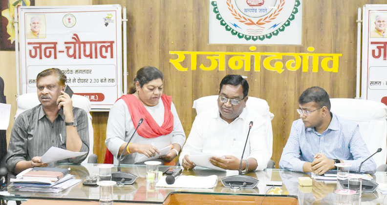 कलेक्टर ने जन चौपाल में सुनी समस्याएं