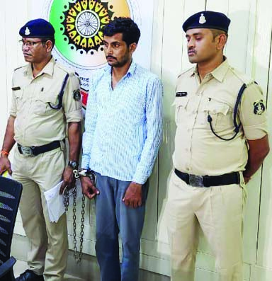 जेल से कर रहा था नशे का कारोबार, चार लाख टेबलेट के साथ पैडलर गिरफ्तार, एक फरार जेल से कर रहा था नशे का कारोबार, चार लाख टेबलेट के साथ पैडलर गिरफ्तार, एक फरार