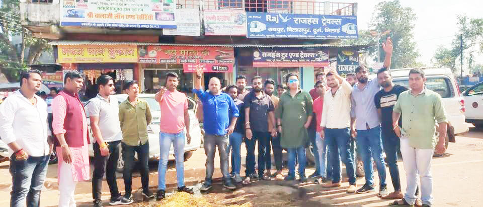 भाजयुमो ने किया सीएम का पुतला दहन