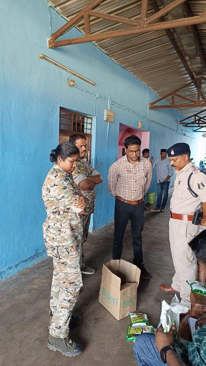 पुलिस ने होटलों में मारा छापा