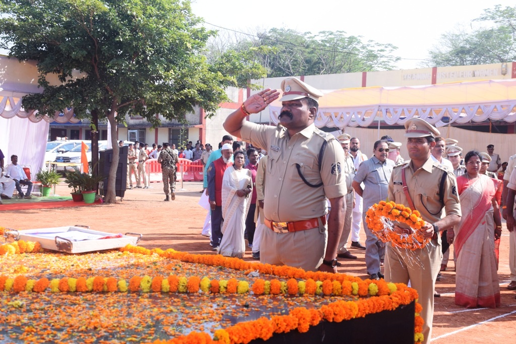 शहीद जवानों को याद करते आंखे हुई नम