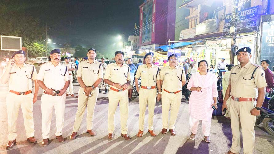 त्योहारी सीजन को लेकर पुलिस अलर्ट, क्षेत्रों में पैदल गश्त