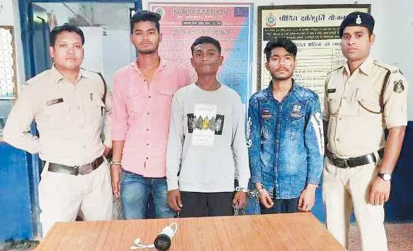 सीसीटीवी कैमरा चोरी, 3 गिरफ्तार सीसीटीवी कैमरा चोरी, 3 गिरफ्तार