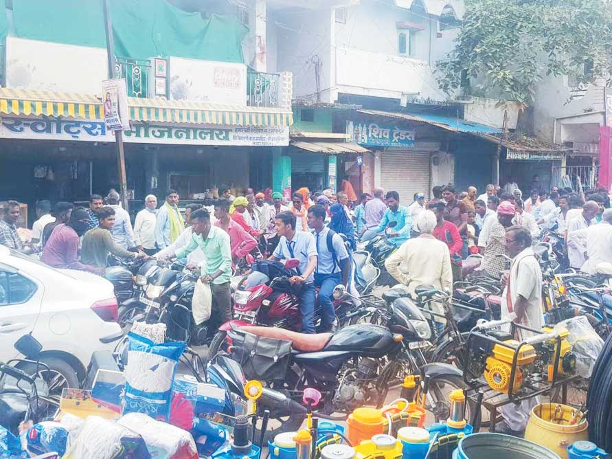 धनतेरस पर चमका बाजार, बरसा धन