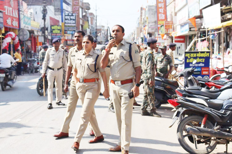 शहर की सुरक्षा व्यवस्था का जायजा लेने एसपी सडक़ पर