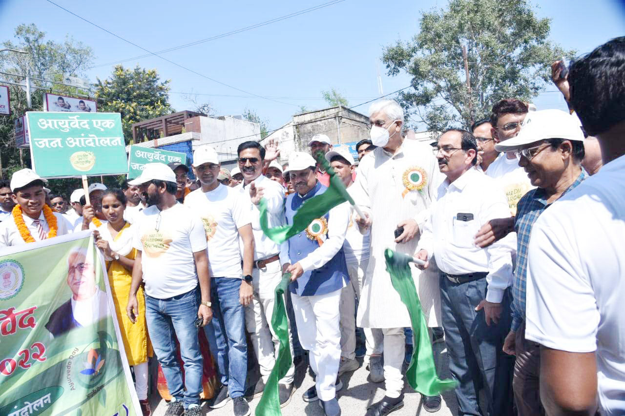 स्वास्थ्य मंत्री ने जागरूकता रैली को दिखाई हरी झंडी