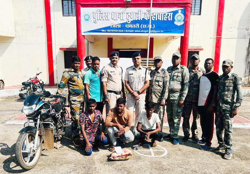 बाइक से गांजा लेकर आ रहे 3 युवक बंदी