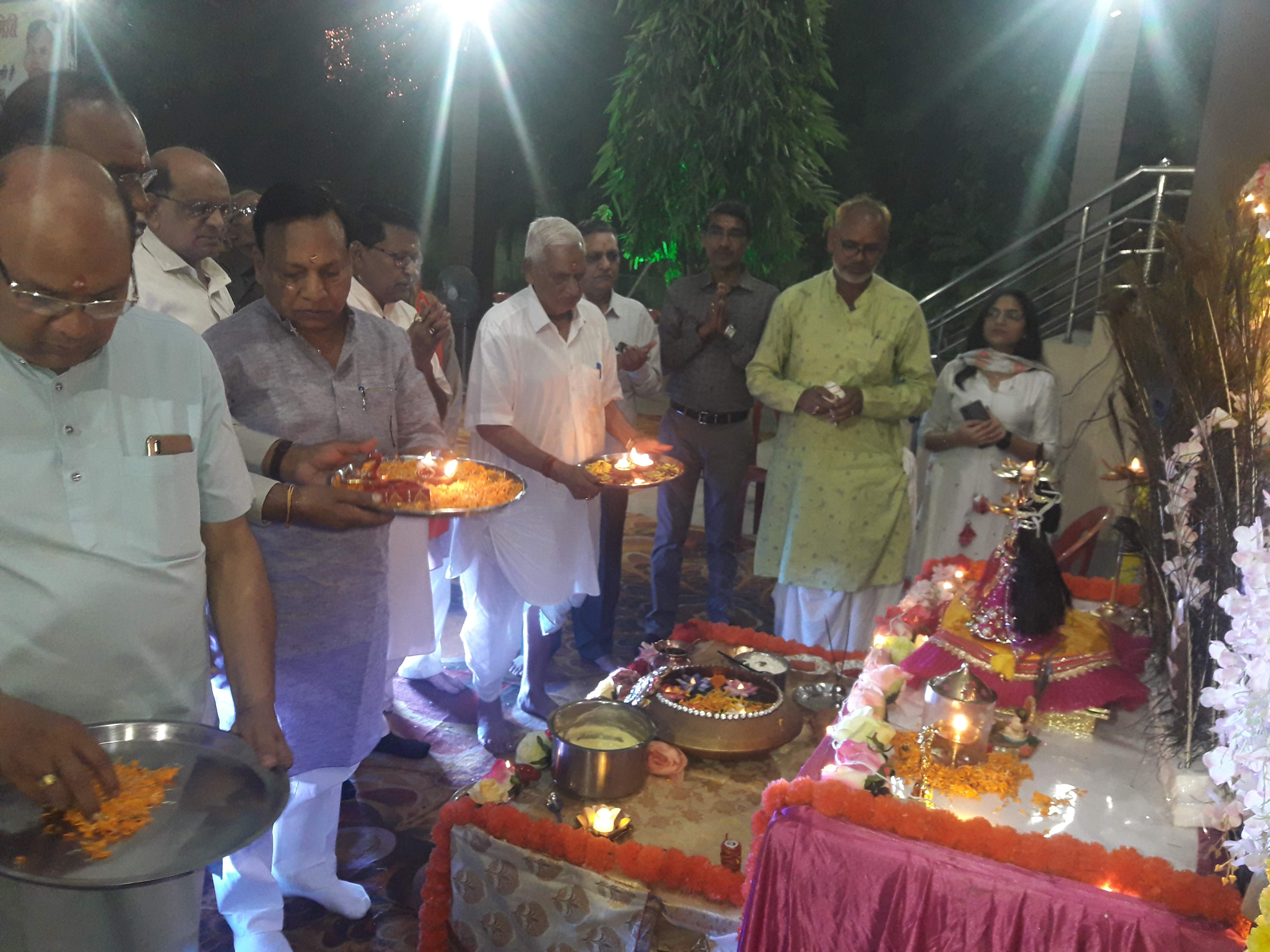 अग्रवाल सभा ने मनाया दीपावली मिलन व अन्नकूट महापर्व अग्रवाल सभा ने मनाया दीपावली मिलन व अन्नकूट महापर्व