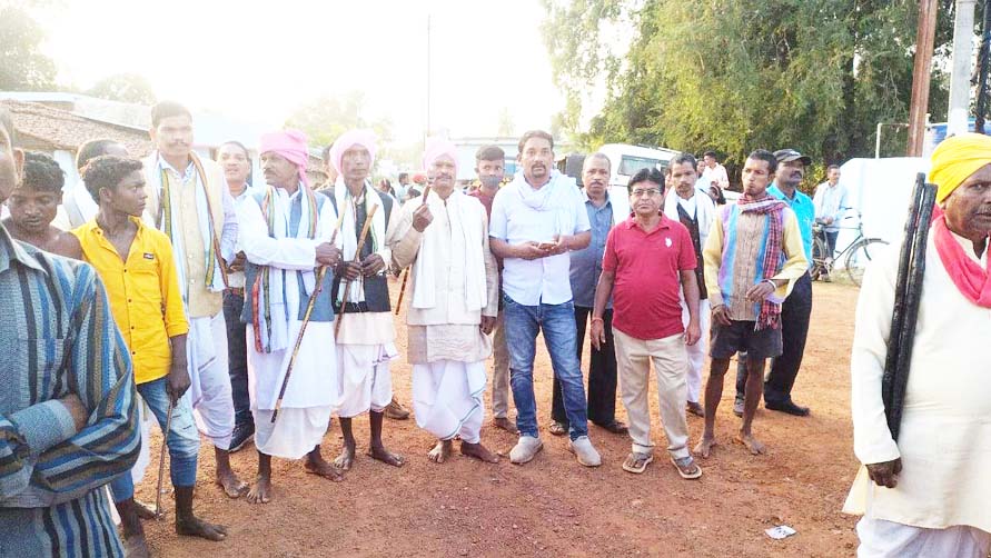 गोवर्धन पूजा में शामिल हुए समाज प्रमुख और जनप्रतिनिधि 