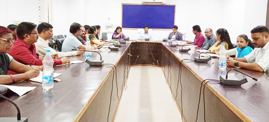 जिले में धान खरीदी की तैयारी शुरू कलेक्टर ने ली बैठक