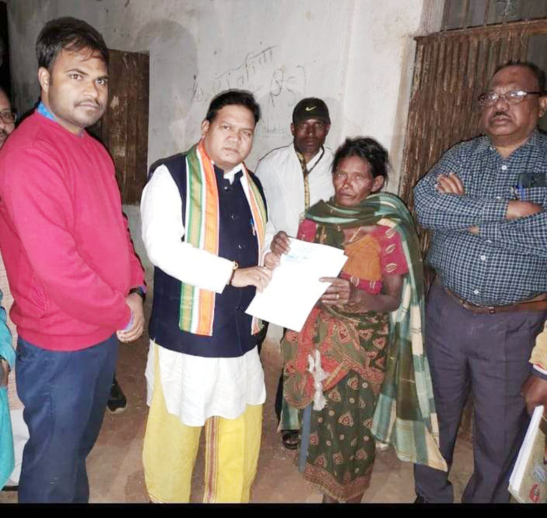 फसल की रखवाली करते किसान की झुलसने से मौत