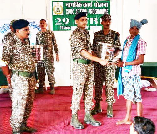 29वीं वाहिनी, आईटीबीपी का सिविक एक्शन प्रोग्राम, ग्रामीणों को बर्तन वितरित 29वीं वाहिनी, आईटीबीपी का सिविक एक्शन प्रोग्राम, ग्रामीणों को बर्तन वितरित