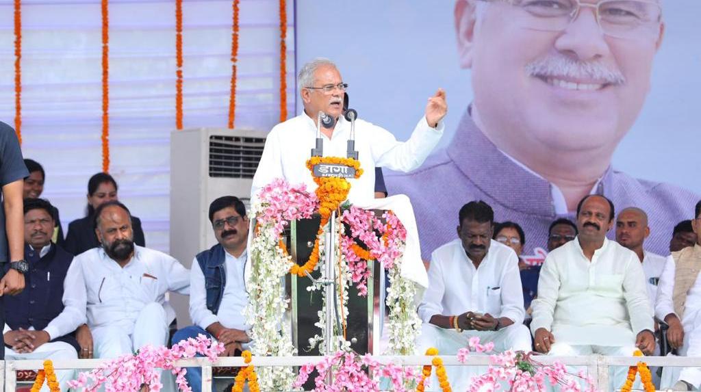 मनोज मण्डावी क्षेत्रवासियों के दिलों में हमेशा राज करेंगे-भूपेश मनोज मण्डावी क्षेत्रवासियों के दिलों में हमेशा राज करेंगे-भूपेश