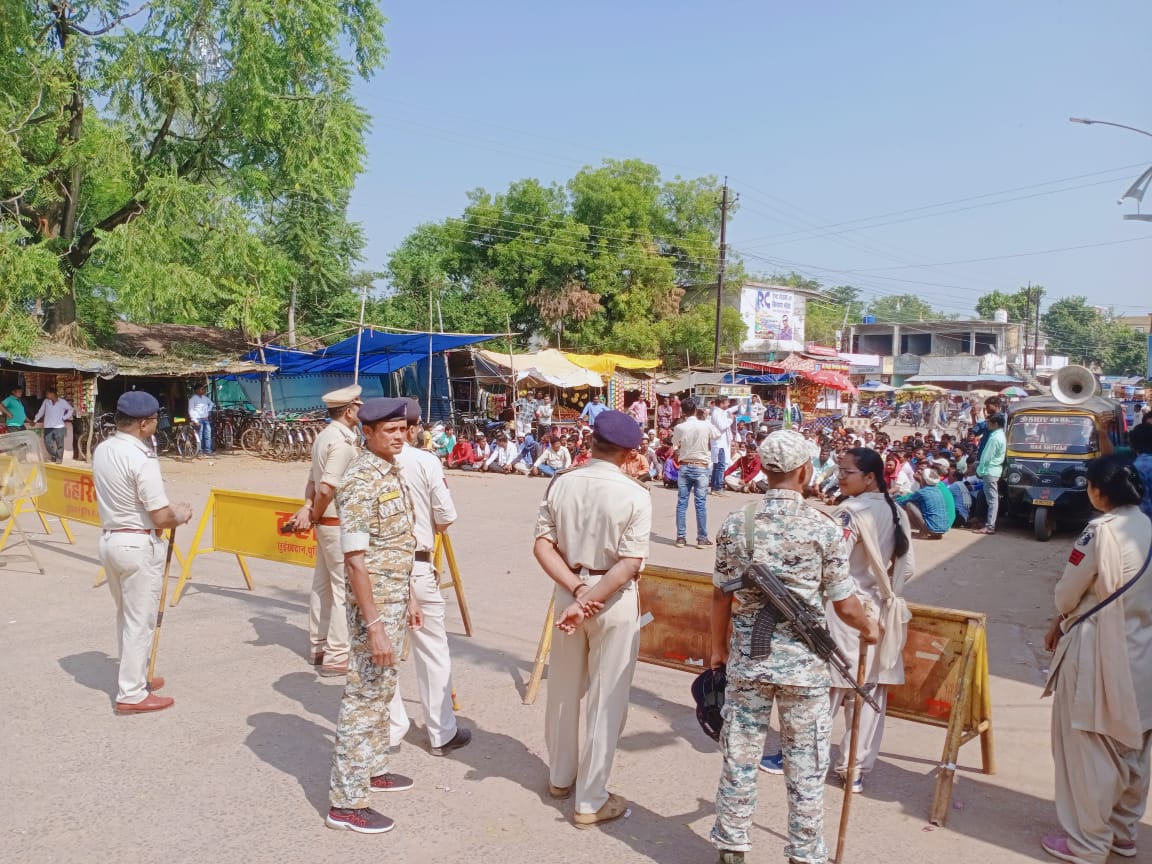 धान खरीदी केंद्र खोलने की मांग पर किसानों का चक्काजाम