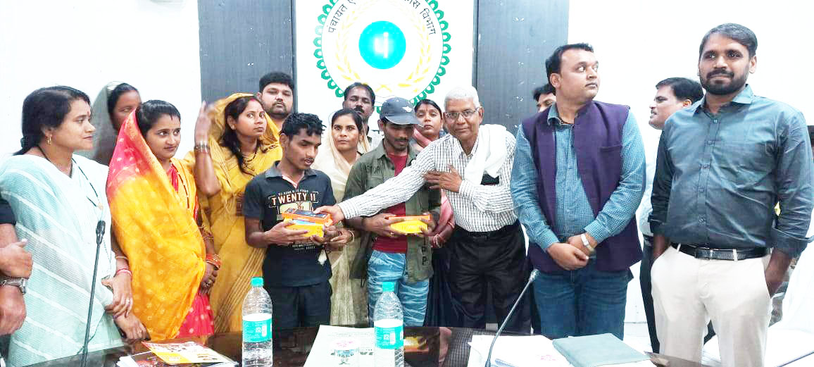 स्मार्टफोन बनेगी दृष्टिहीन छात्रों की रोशनी