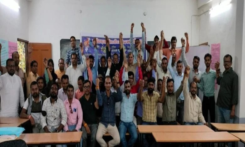नियमितीकरण के लिए जानकारी भेजने आनाकानी कर रहे कई विभाग, सीएम से मिलेंगे संविदा कर्मी नियमितीकरण के लिए जानकारी भेजने आनाकानी कर रहे कई विभाग, सीएम से मिलेंगे संविदा कर्मी