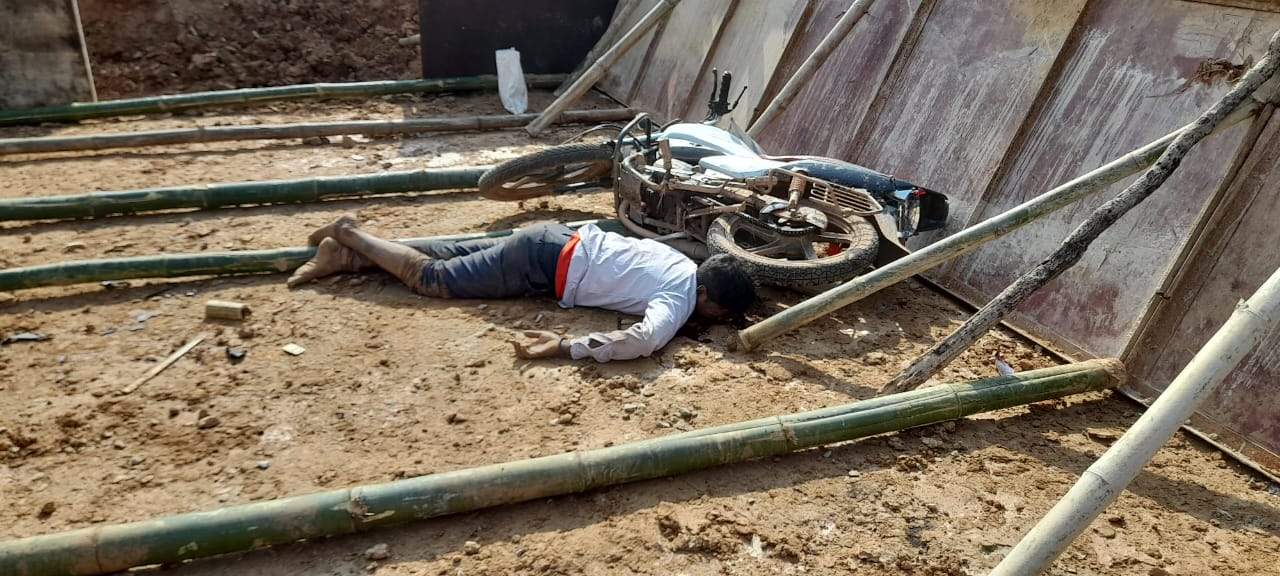 निर्माणाधीन पुलिया के गड्ढे में गिरने से युवक की मौत, आजाद सेवा संघ ने की निष्पक्ष जांच की मांग