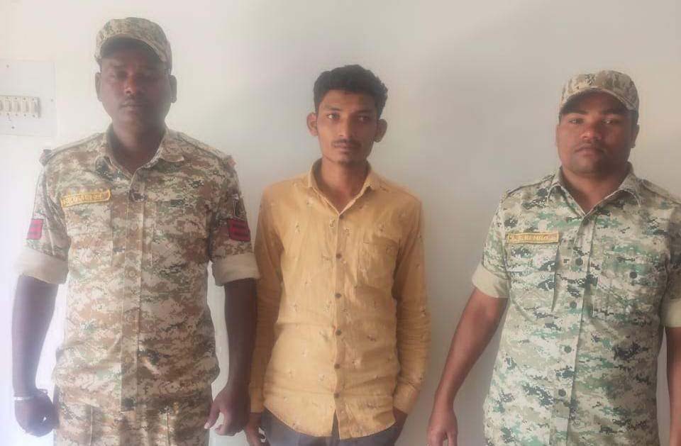मोबाइल चोरी का आरोपी पकड़ाया