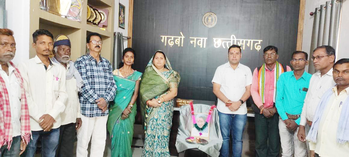 खुज्जी विधायक ने गांधी व पटेल को किया याद