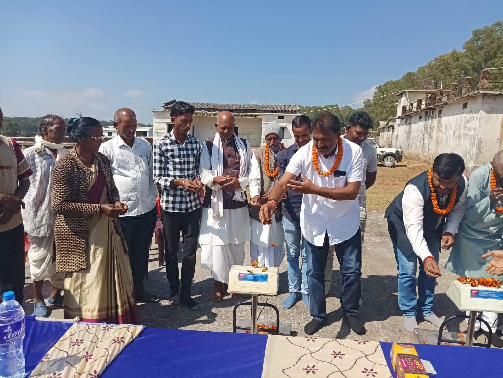 जनप्रतिनिधियों की मौजूदगी में धान खरीदी शुरू