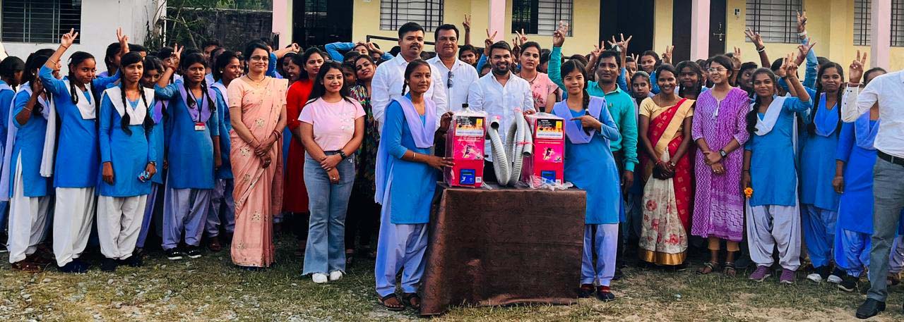 स्वास्थ्य मंत्री के जन्मदिन पर बालिकाओं का विशेष संकल्प