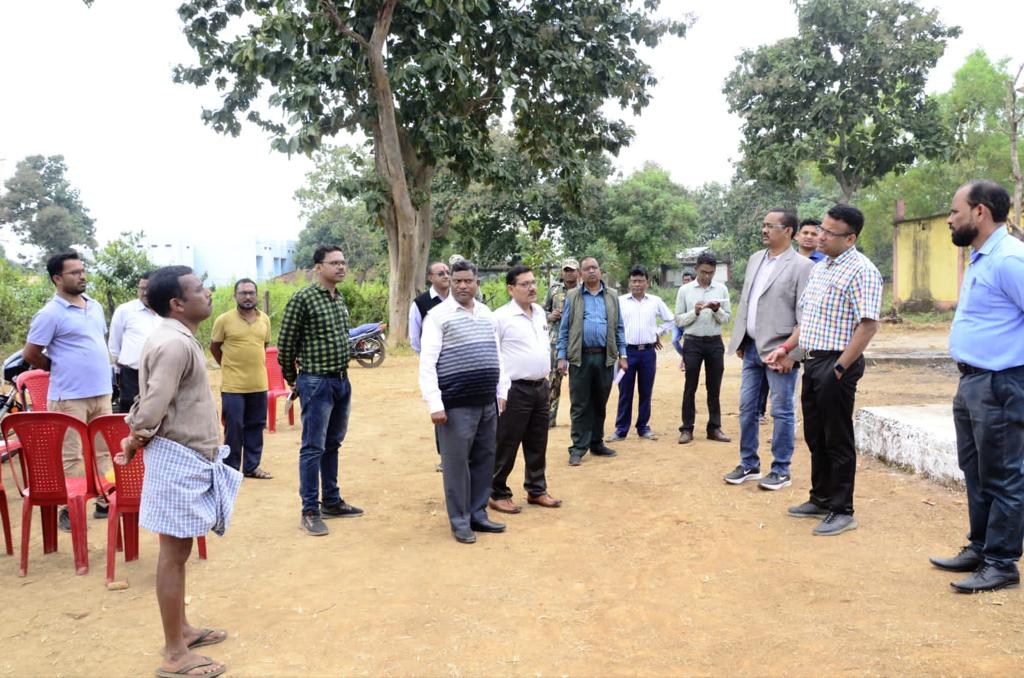 कमिश्नर-कलेक्टर ने किया धान खरीदी केन्द्रों का निरीक्षण