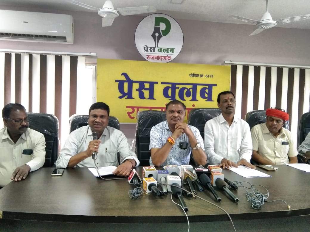 डोंगरगढ़ के पूर्व जनपद सीईओ ने निजी खाते में जमा कराए सरकारी धन