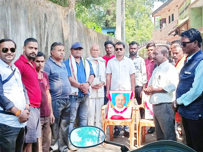 कांग्रेसियों ने इंदिरा व पटेल को किया नमन कांग्रेसियों ने इंदिरा व पटेल को किया नमन