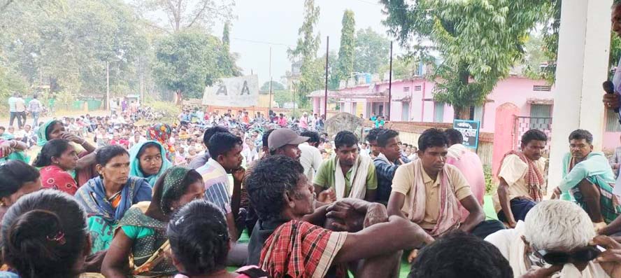 किसान आमसभा में सैकड़ों जुटे अब तक धान खरीदी की शुरू नहीं, आदिवासी किसानों का आरोप किसान आमसभा में सैकड़ों जुटे अब तक धान खरीदी की शुरू नहीं, आदिवासी किसानों का आरोप