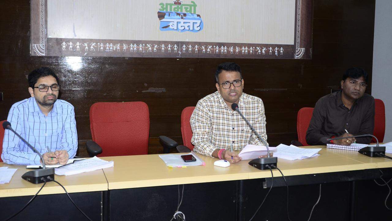 देवगुडिय़ों को बनाएं आकर्षक-कलेक्टर