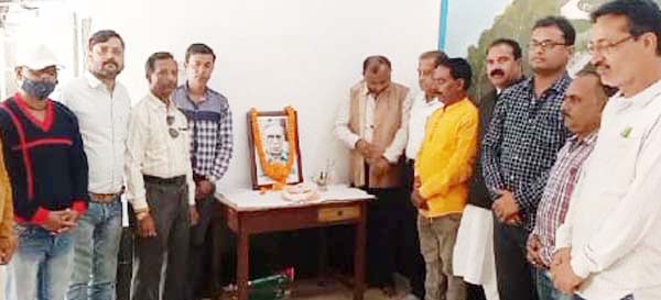 पत्रकार रमेश नैय्यर को दी श्रद्धांजलि