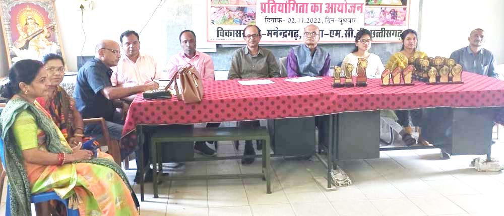 कबाड़ से जुगाड़,  एफएलएन-टीएलएम स्पर्धा आयोजित