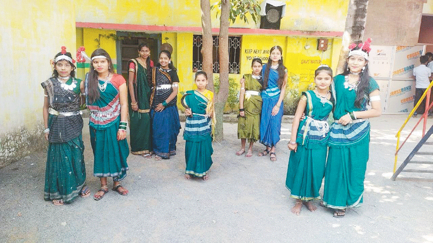 राज्य स्थापना दिवस पर स्कूल में कई कार्यक्रम