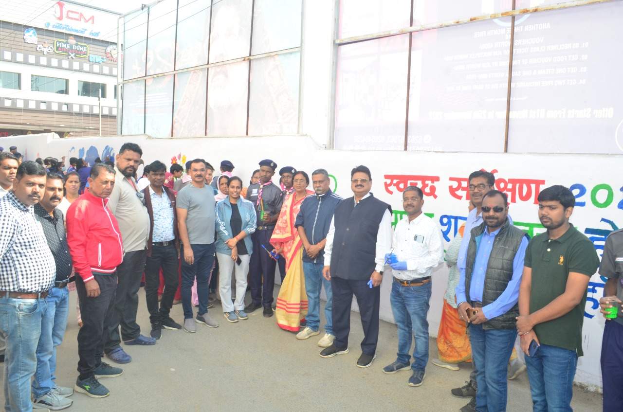 दीवार पेंटिंग से नगर को स्वच्छ बनाए रखने का दिया संदेश