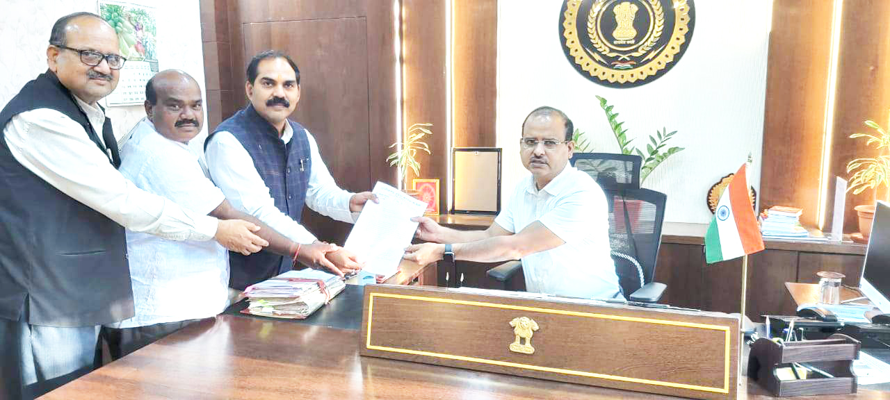 कृषक कल्याण समिति ने रबी फसल के लिए नहर से पानी छोडऩे कलेक्टर को सौंपा ज्ञापन कृषक कल्याण समिति ने रबी फसल के लिए नहर से पानी छोडऩे कलेक्टर को सौंपा ज्ञापन
