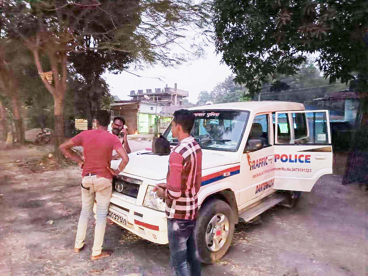 नशे में कार चलाते मिला, गाड़ी जब्त