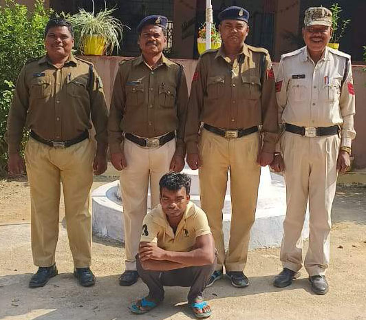 बेटे की हत्या कर लाश को नदी किनारे पत्थर के नीचे दबाकर छुपाया, गिरफ्तार