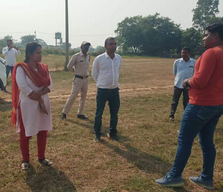 चांपा एसडीएम ने धान उपार्जन केन्द्रों का किया निरीक्षण