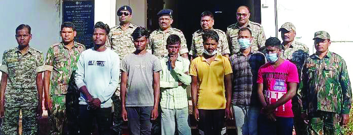 चोरी के 6 आरोपी गिरफ्तार चोरी के 6 आरोपी गिरफ्तार