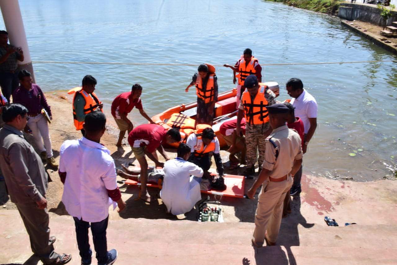 बाढ़ आपदा से बचाव के लिए मॉकड्रिल बाढ़ आपदा से बचाव के लिए मॉकड्रिल