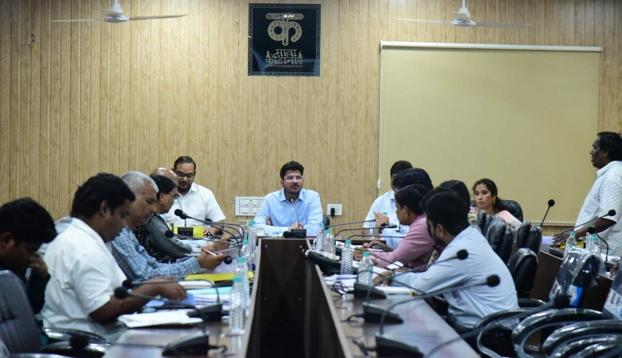 व्यक्तिगत वन अधिकार पत्र धारकों को जल्द वितरित की जाए ऋण पुस्तिका- कलेक्टर व्यक्तिगत वन अधिकार पत्र धारकों को जल्द वितरित की जाए ऋण पुस्तिका- कलेक्टर