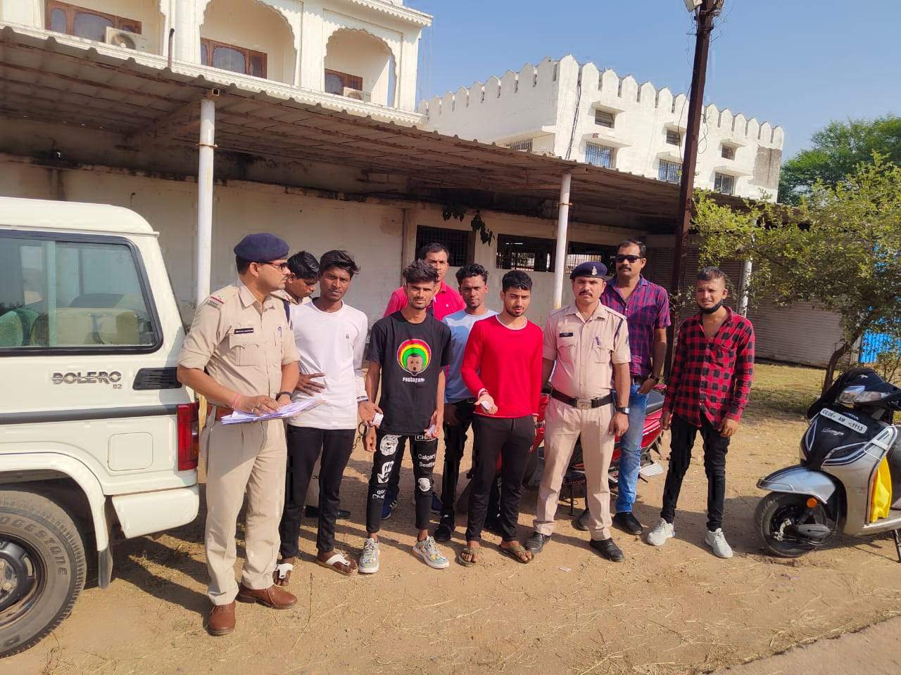 नशीली गोली बेचने वाले तीन आरोपी पकड़ाए