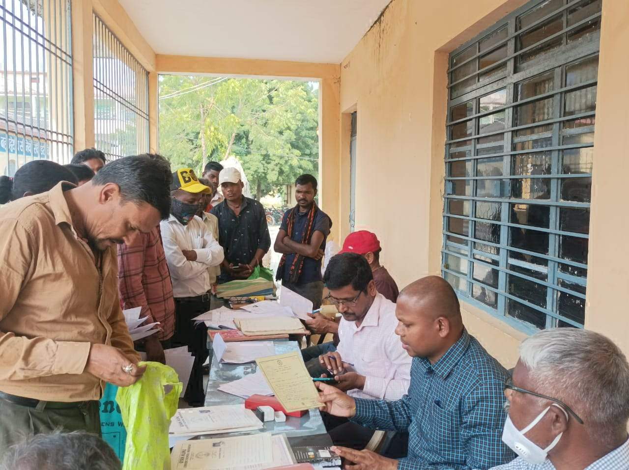 शिविर में ही आवश्यक दस्तावेज मिलने से जाति प्रमाणपत्र बनवाने बच्चों को  हो  रही सहुलियत, 19 तक चलेगा शिविर