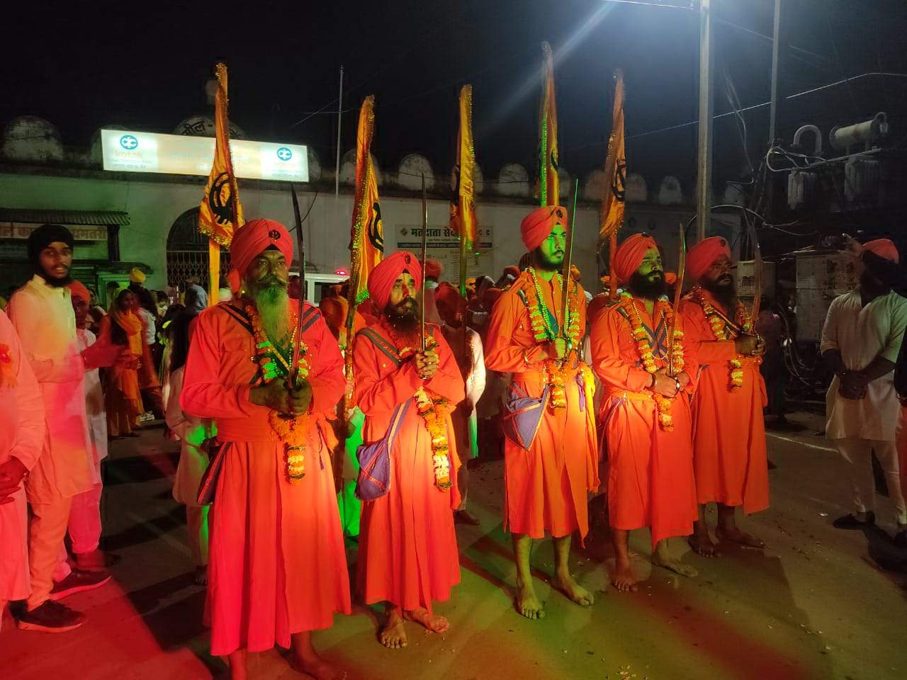 सिख समाज ने निकाला नगर कीर्तन, जगह-जगह स्वागत