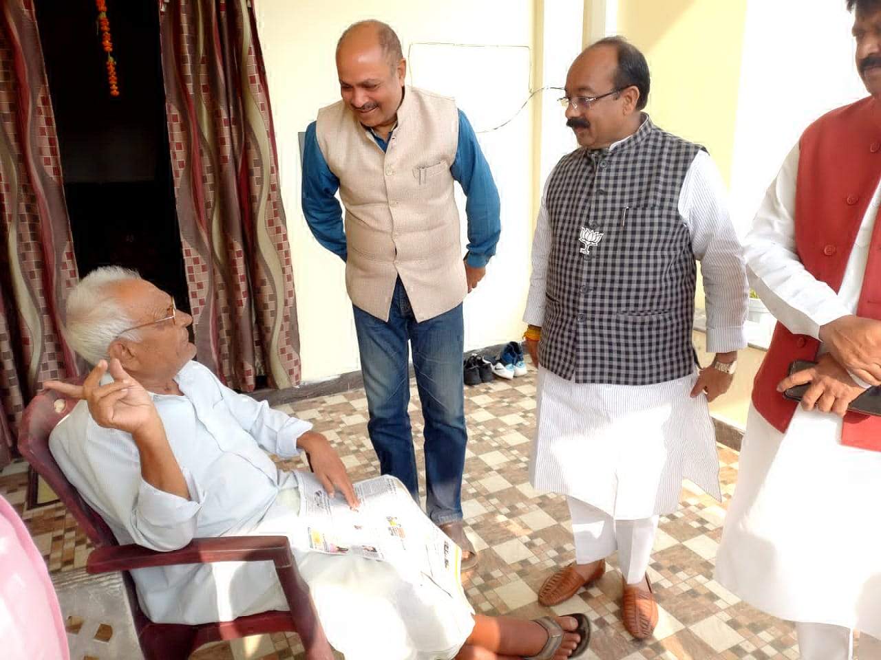 जनसंघ के नेता व वरिष्ठ अधिवक्ता राधाकृष्ण से साव ने की मुलाकात