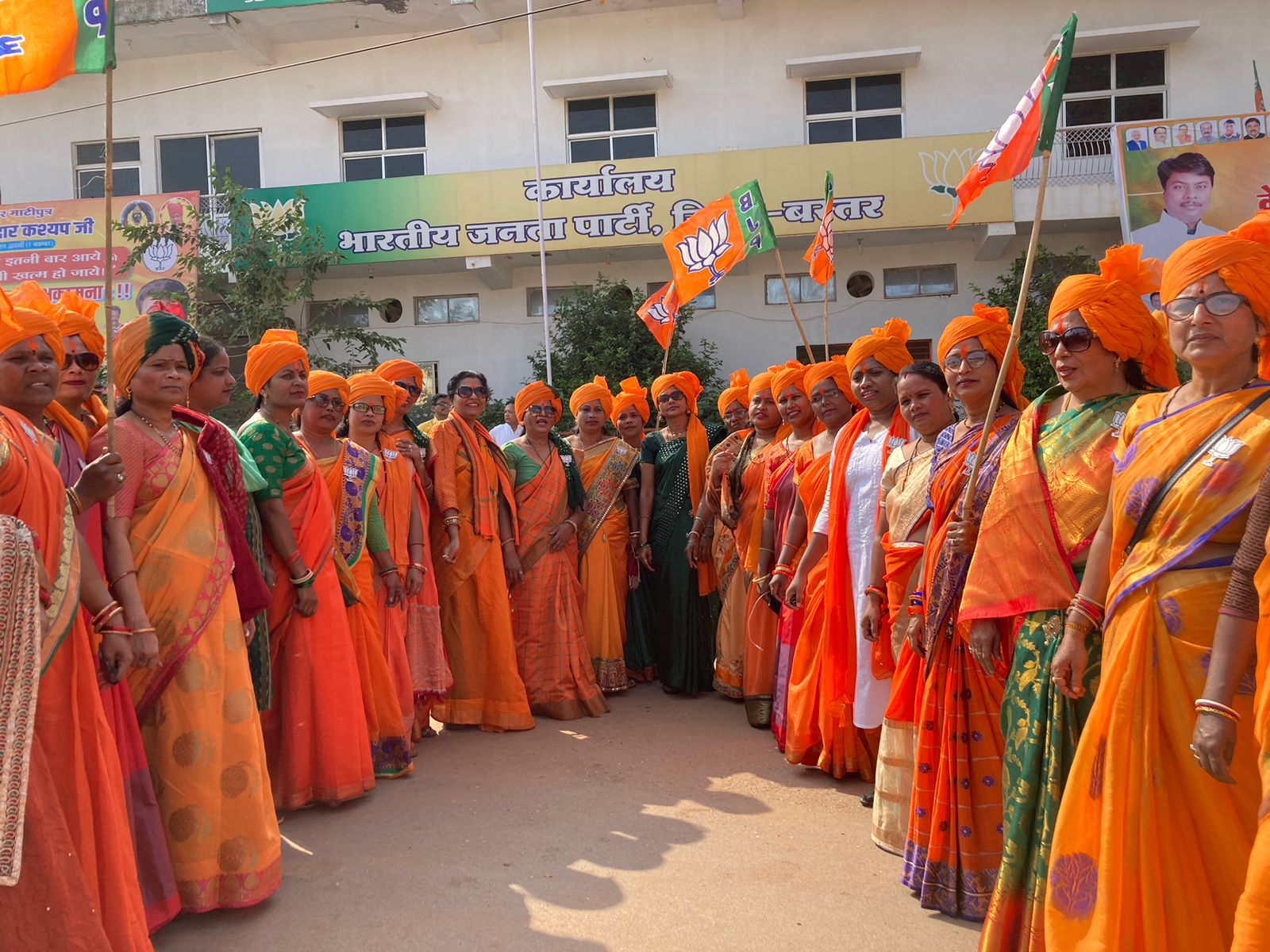 भाजपा महिला मोर्चा ने निकाली स्कूटी रैली